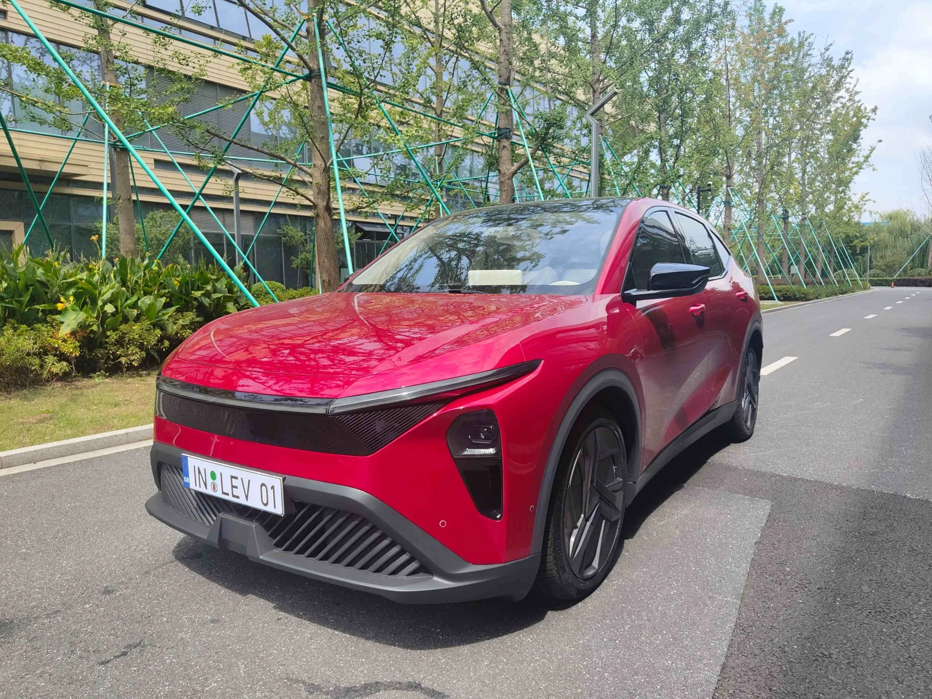 LEV01 רכב שטח עם הנעה ימנית NEW ENERGY VEHICLE EV בסיס גלגלים לטווח ארוך 5 מושבים