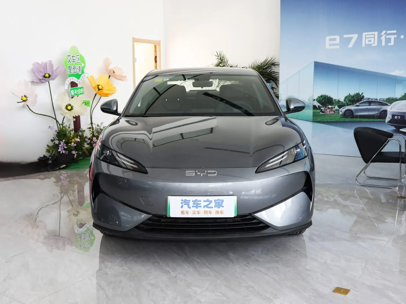 דגם חדש BYD E7 EV רכב 150 קמ"ש מהירות מרבית 136HP 180Nm מומנט 5 מושבים רכב חשמלי