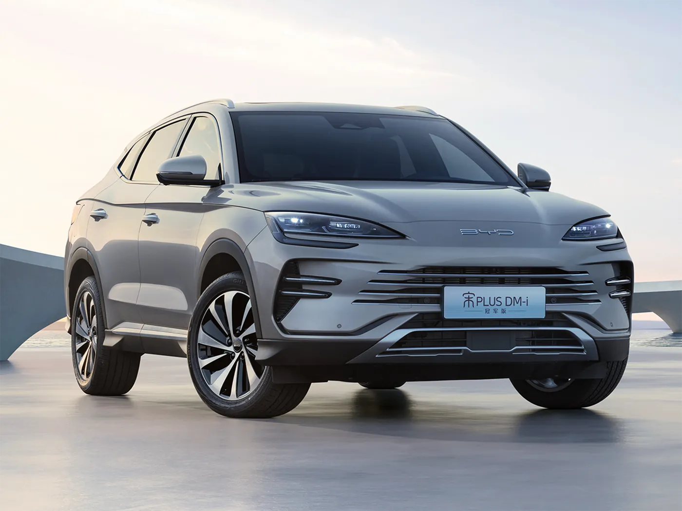 BYD Song Plus רכב שטח אוטומטי AWD עם מצלמה אחורית מושבי עור דלק היברידי הגה שמאלי