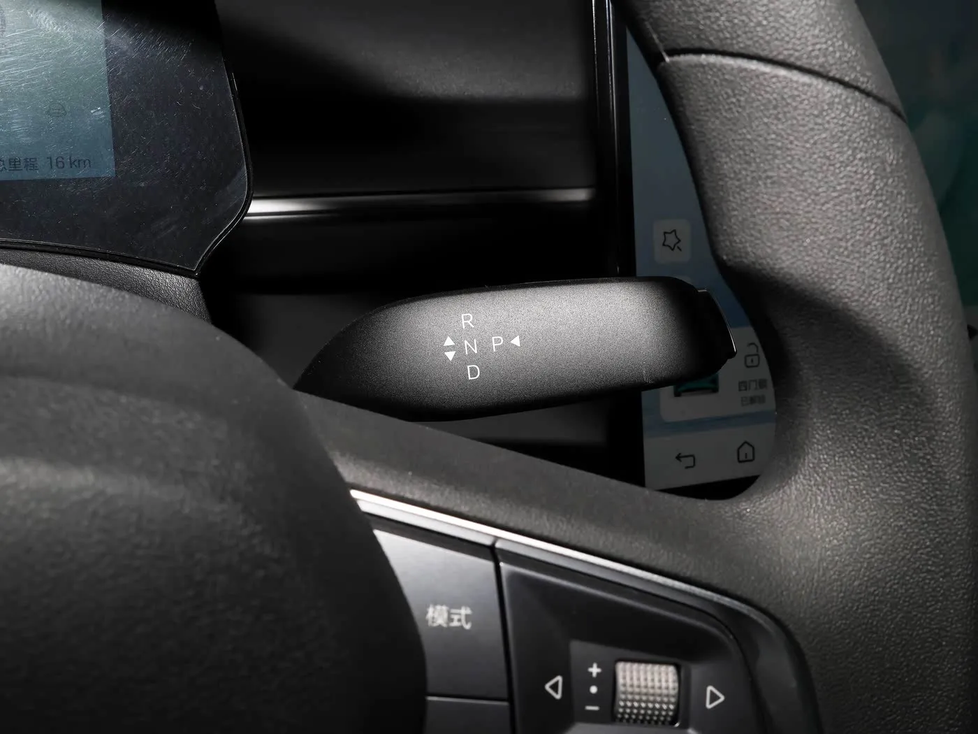 דגם חדש BYD E7 EV רכב 150 קמ"ש מהירות מרבית 136HP 180Nm מומנט 5 מושבים רכב חשמלי