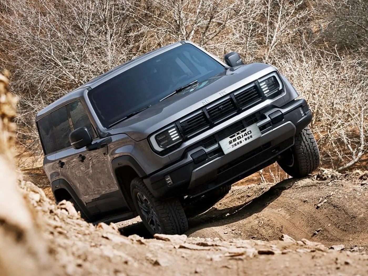 בייג'ינג שטח BJ40 SUV קומפקטי 4WD, מיכל 85 ליטר ובסיס גלגלים ארוך עם מצלמה פנורמית