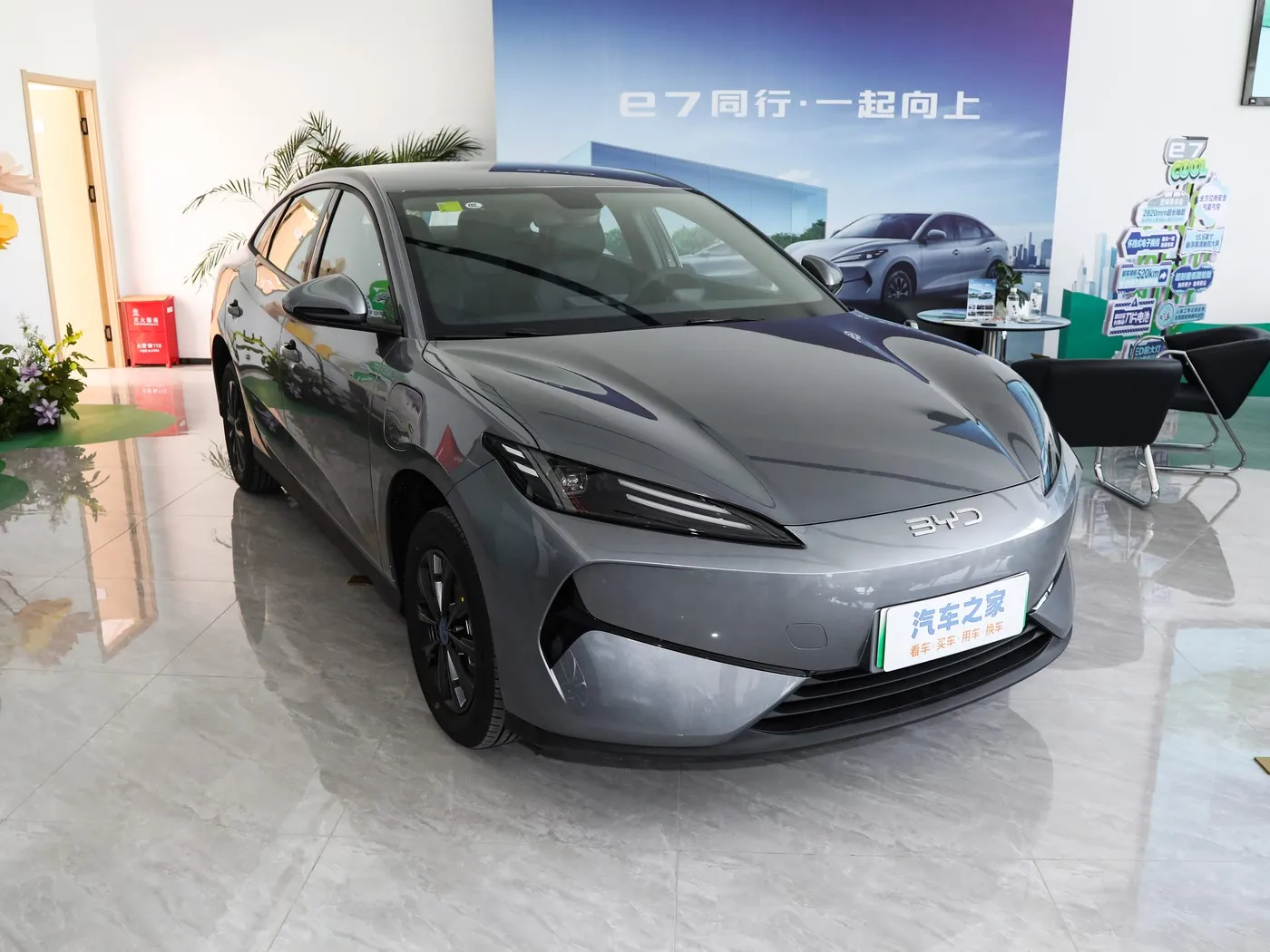 דגם חדש BYD E7 EV רכב 150 קמ"ש מהירות מרבית 136HP 180Nm מומנט 5 מושבים רכב חשמלי