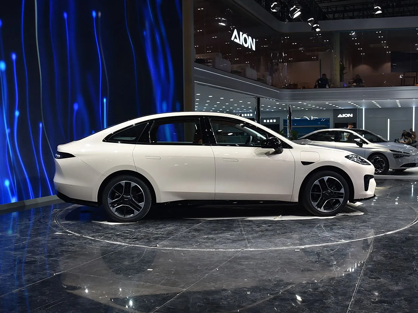AION RT SUV חשמלי עם הנעה שמאלית במהירות גבוהה EV תיבת הילוכים אוטומטית היברידית מיני ברמה סדאן רכב אנרגיה חדש למבוגרים