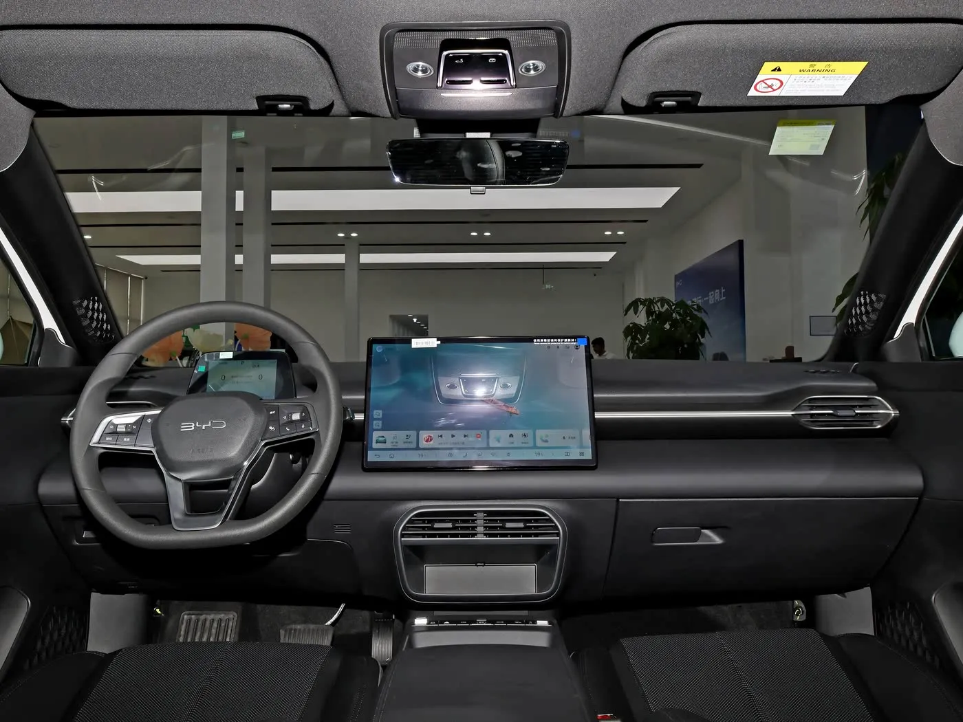 דגם חדש BYD E7 EV רכב 150 קמ"ש מהירות מרבית 136HP 180Nm מומנט 5 מושבים רכב חשמלי