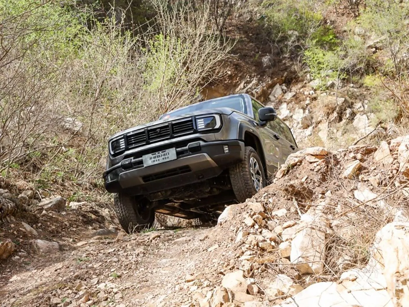 בייג'ינג שטח BJ40 SUV קומפקטי 4WD, מיכל 85 ליטר ובסיס גלגלים ארוך עם מצלמה פנורמית