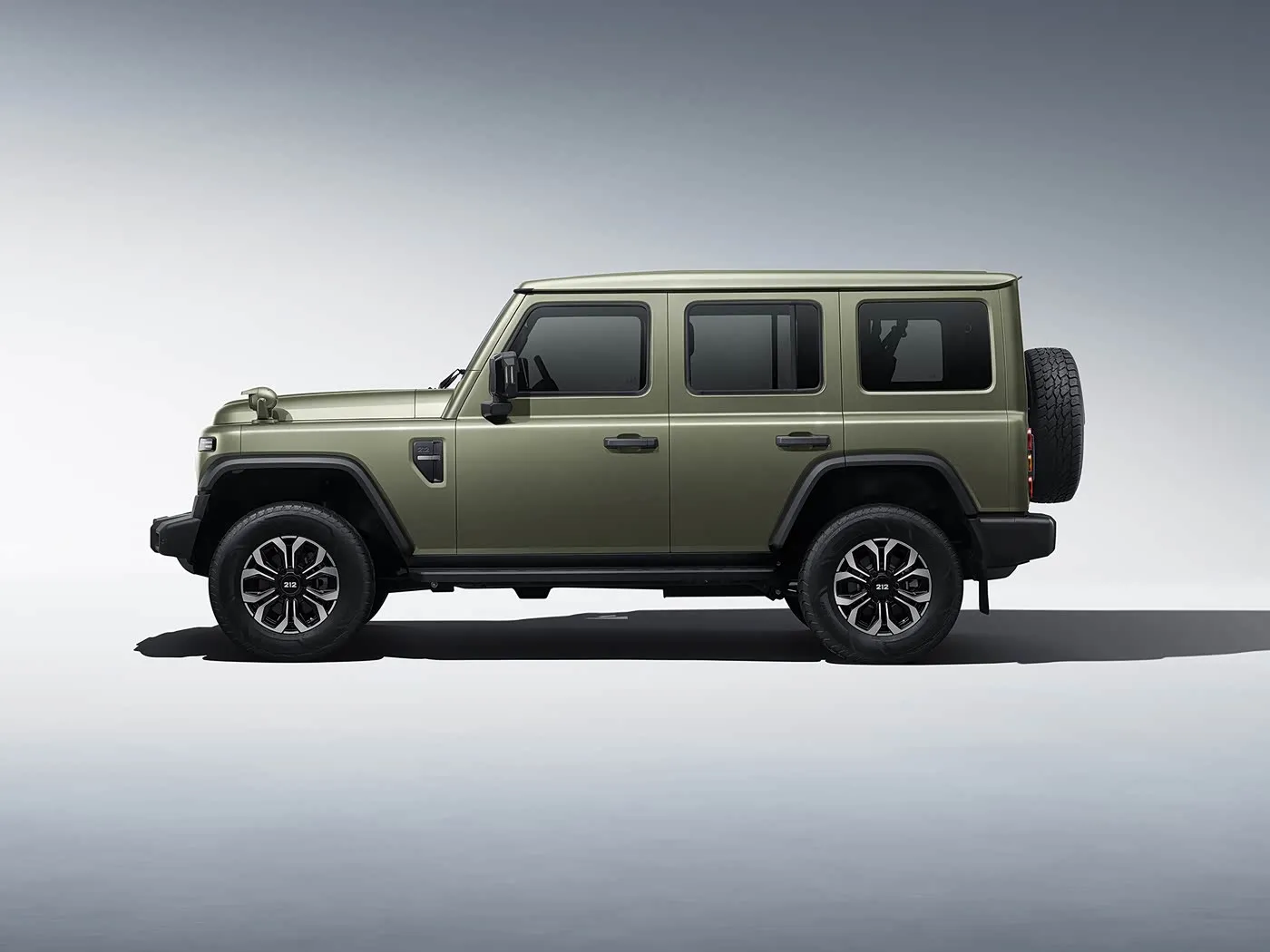 2025 BAIC 212 T01 SUV קומפקטי 4WD קשוח בנזין/דיזל 8AT & עור פנים הגה מחומם עור בסיס גלגלים ארוך