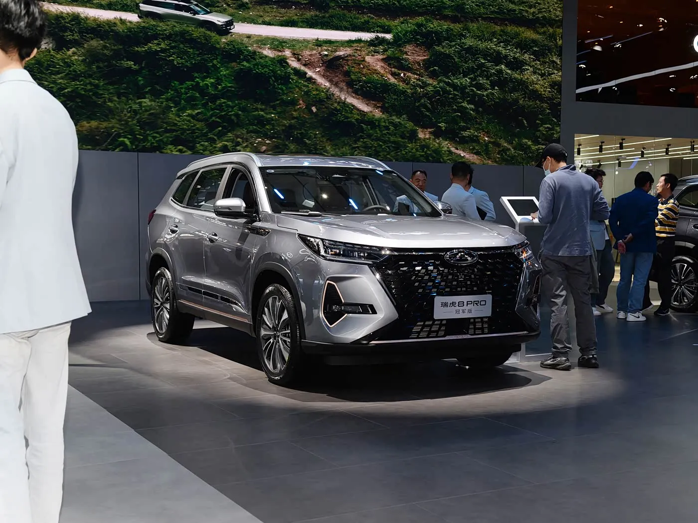 Chery Tiggo 8 Pro יוקרה משפחתית SUV תיבת הילוכים אוטומטית מצלמה אחורית R18 שמאל בנזין מושבי עור כהה Euro VI פליטת AWD