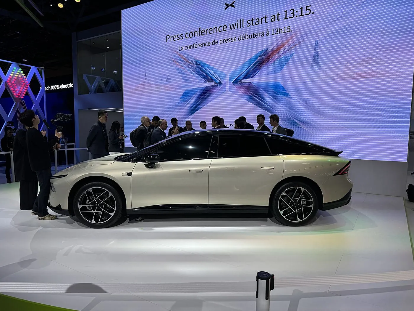 מהדורה מוגבלת EV XPENG P7+ 5 מושבים Pure Electric Hatchback עיצוב חדש הגה שמאלי 685 ק"מ מהירות מקסימלית רכב אנרגיה חדש