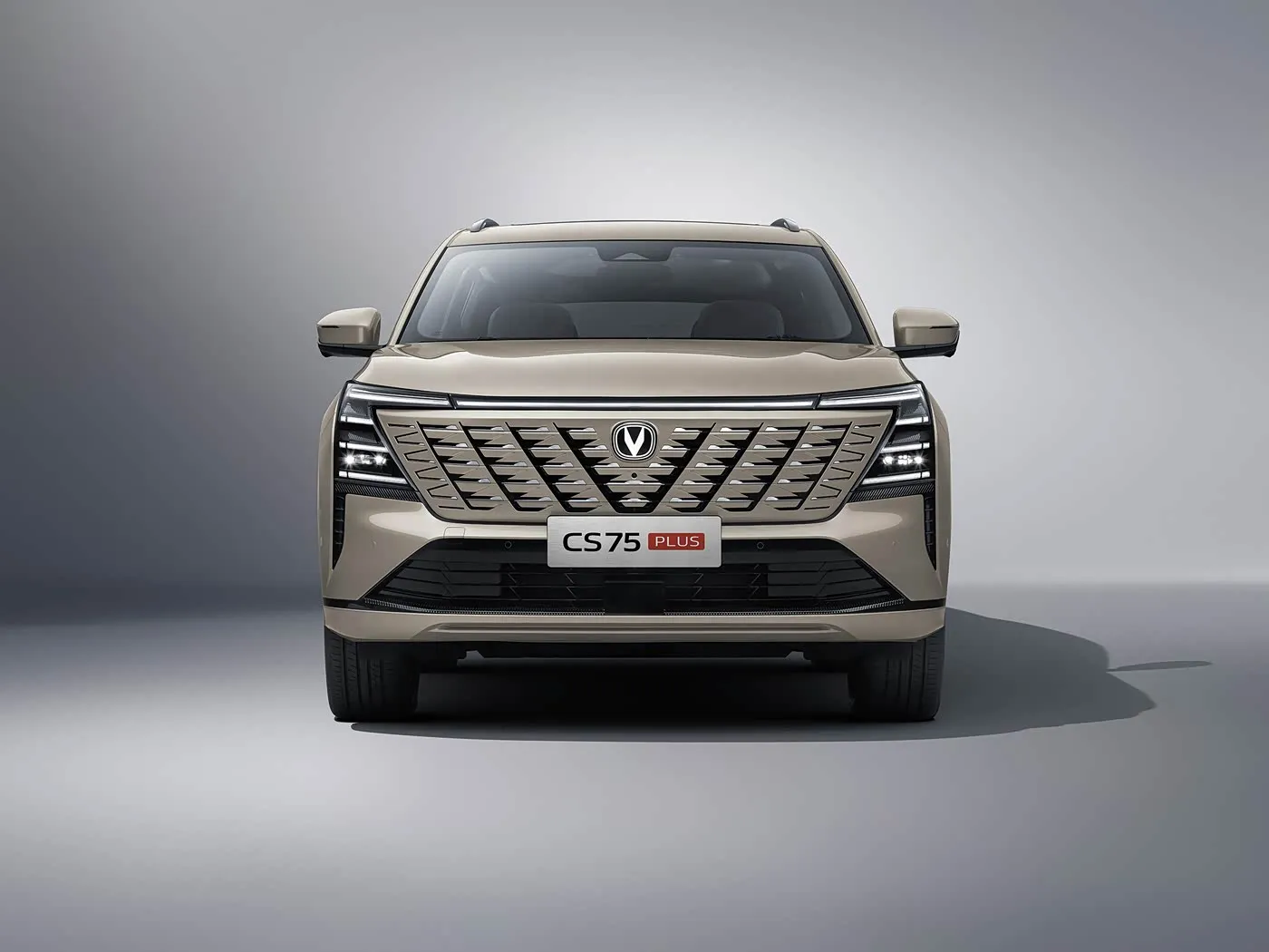 Changan CS75 PLUS 1.5T/2.0T רכב שטח קומפקטי עם L2.5 Assist, מסך מגע 15.6 אינץ' ובסיס גלגלים ארוך