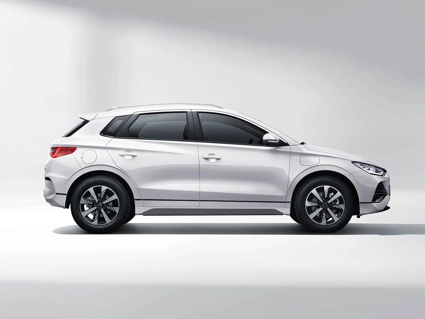 BYD E2 יוקרה חשמלי EV סדאן SUV האצ'בק מכונית הגה שמאלית עם מנוע סוללת ליתיום רכב האנרגיה החדש של סין