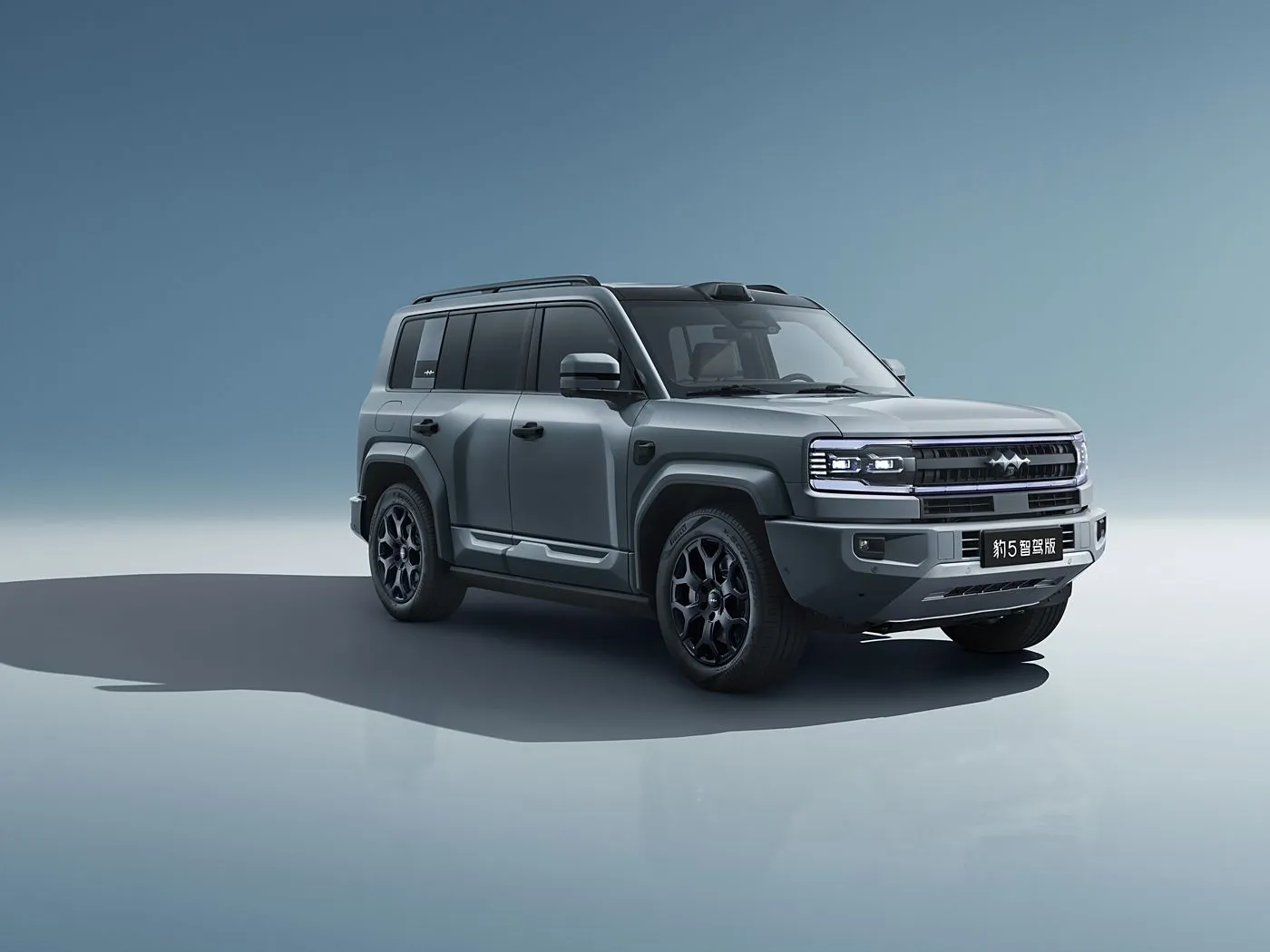 פרימיום BYD Leopard 5 Hybrid PHEV שטח כביש שטח עם מסך 15.6 אינץ' 4x4 הנעה 4WD 83L מיכל דלק