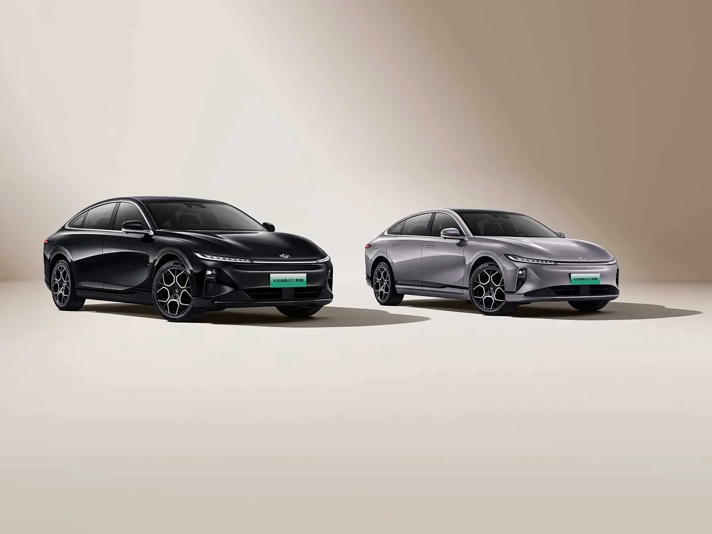 Changan Qiyuan A07 Hybrid EV Sedan רכב אנרגיה חדש מסין טווח 1200 ק"מ תיבת הילוכים אוטומטית 5 מושבים 175 קמ"ש מהירות R19 גודל צמיגים