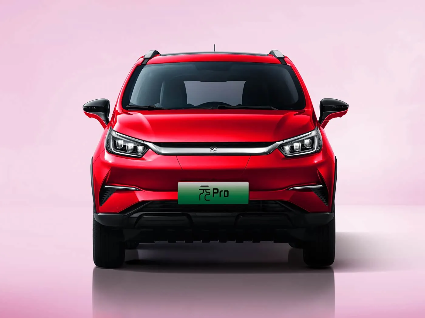 BYD Yuan Pro SUV חשמלי יוקרתי טווח 320 ק"מ תכונות מתקדמות לנהיגה עירונית ברכב אנרגיה חדש