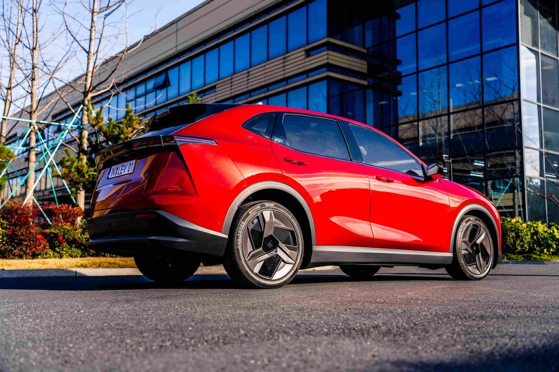 LEV01 רכב שטח עם הנעה ימנית NEW ENERGY VEHICLE EV בסיס גלגלים לטווח ארוך 5 מושבים