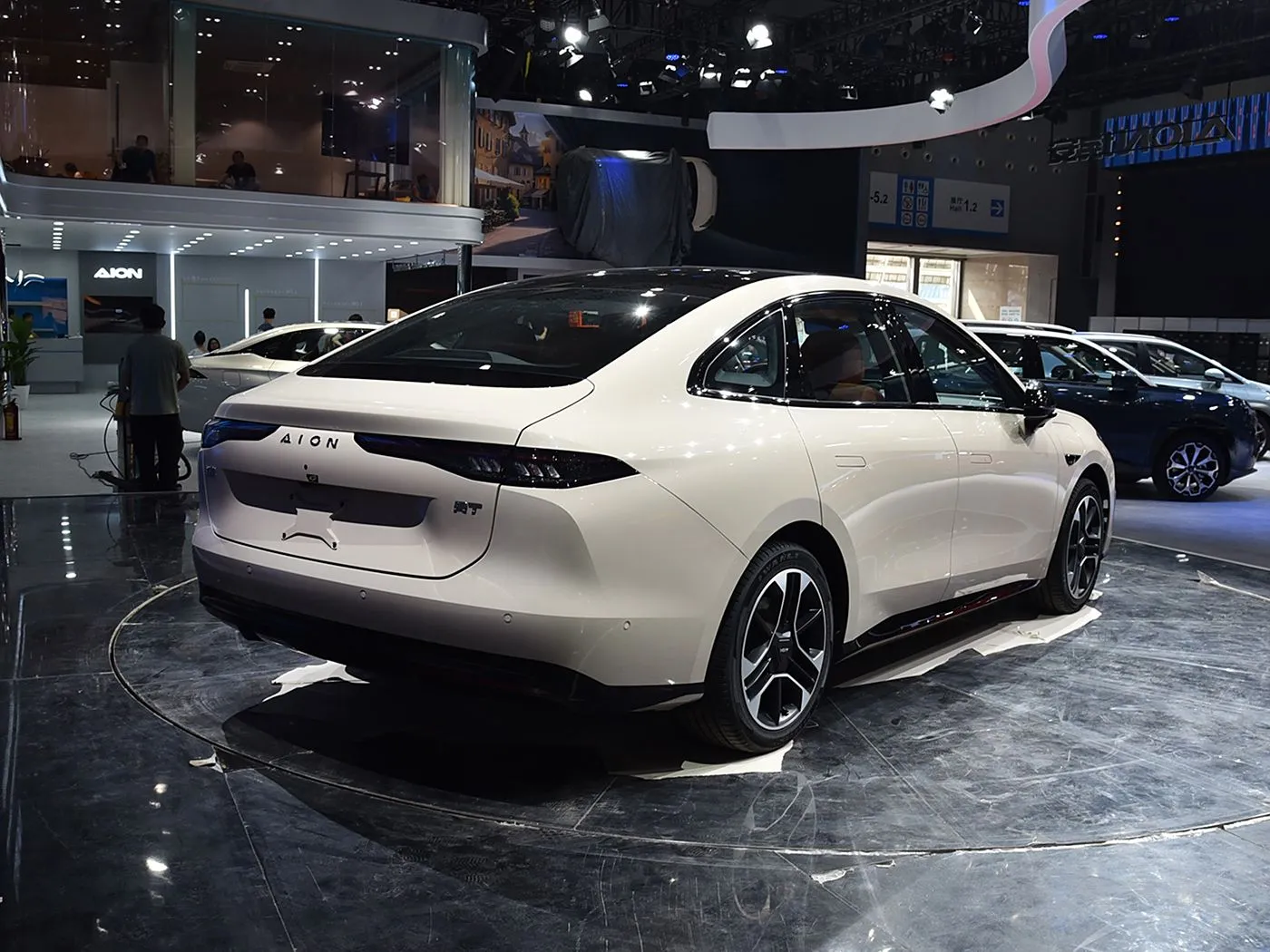 AION RT SUV חשמלי עם הנעה שמאלית במהירות גבוהה EV תיבת הילוכים אוטומטית היברידית מיני ברמה סדאן רכב אנרגיה חדש למבוגרים