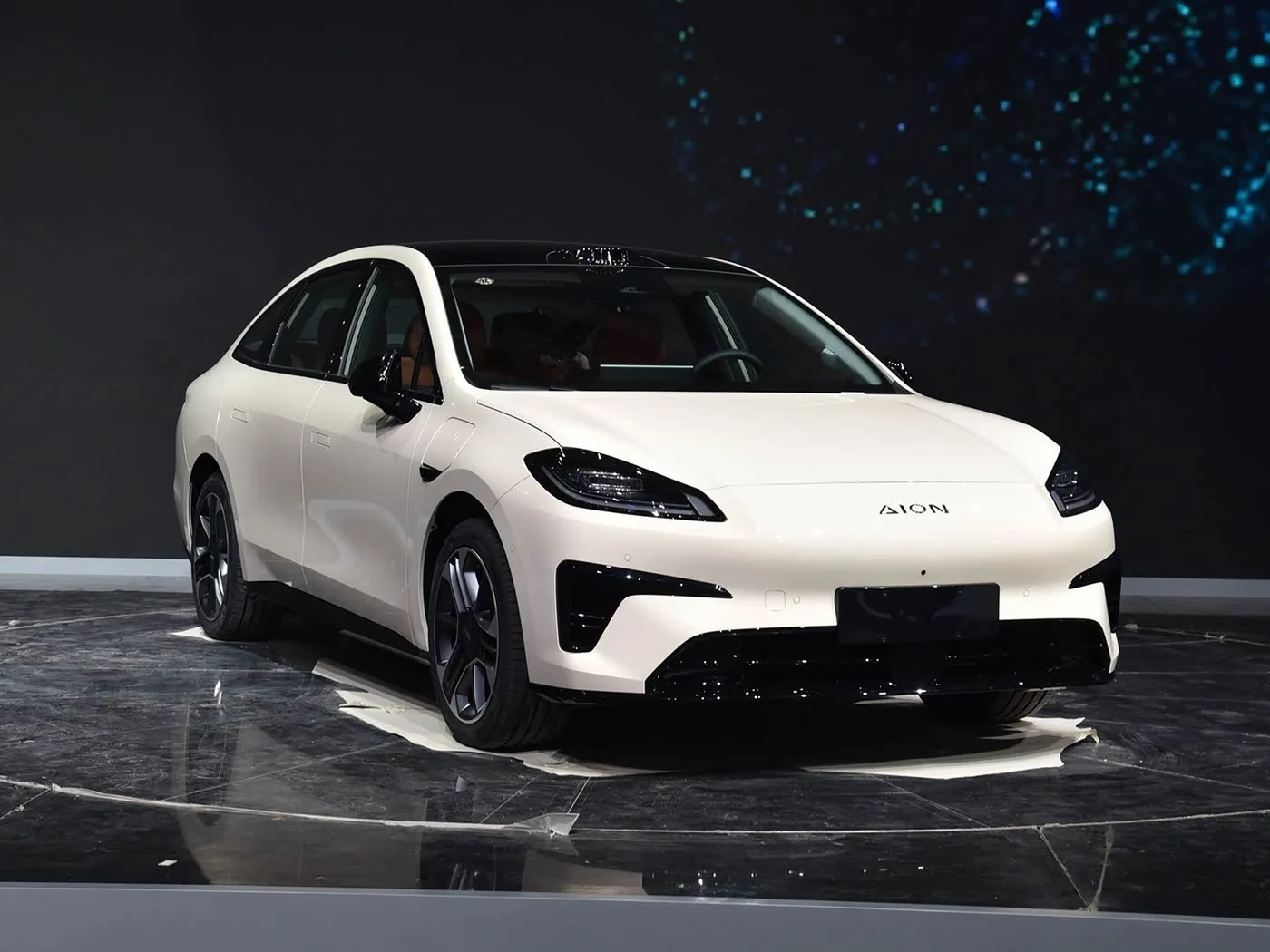 AION RT SUV חשמלי עם הנעה שמאלית במהירות גבוהה EV תיבת הילוכים אוטומטית היברידית מיני ברמה סדאן רכב אנרגיה חדש למבוגרים