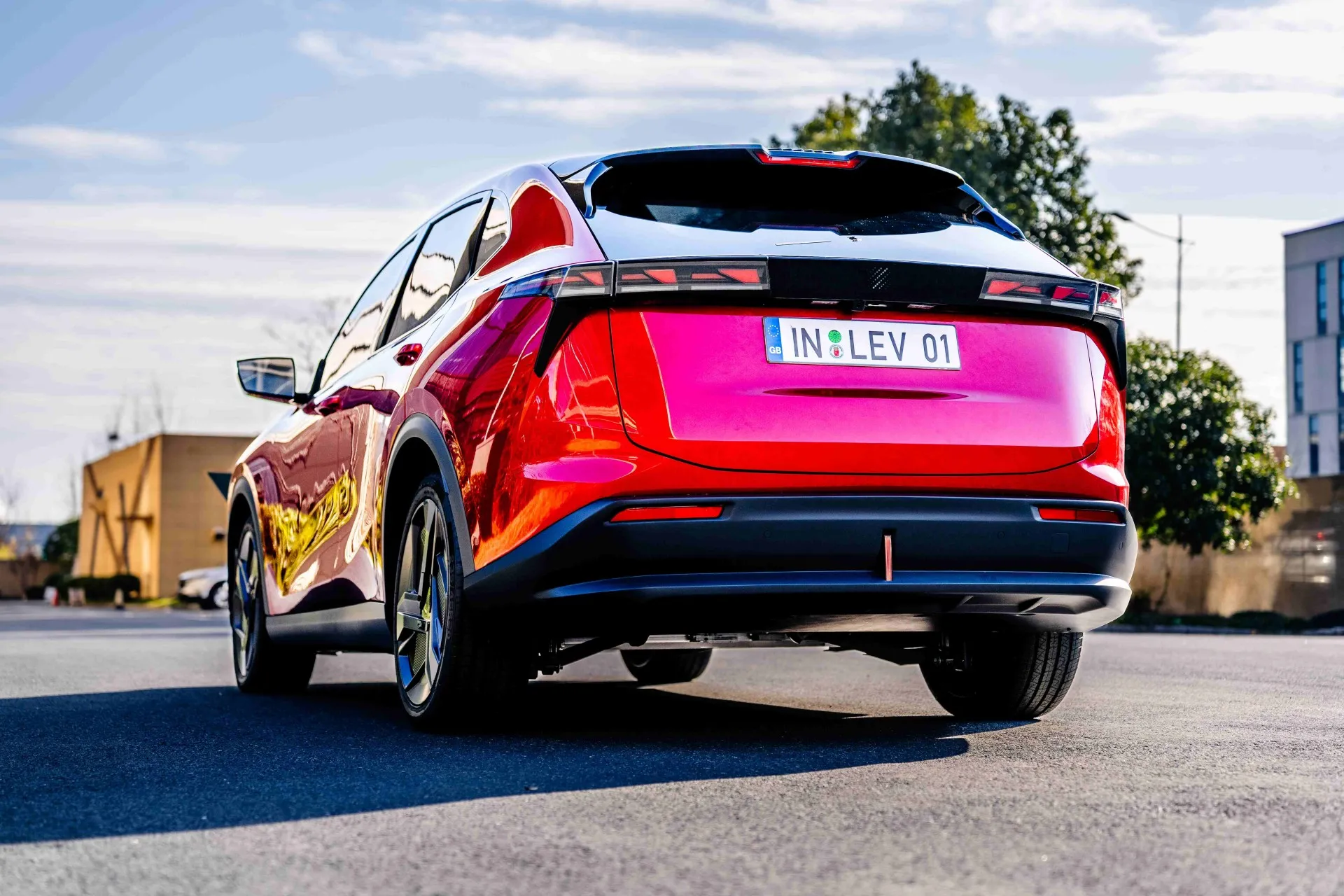 LEV01 רכב שטח עם הנעה ימנית NEW ENERGY VEHICLE EV בסיס גלגלים לטווח ארוך 5 מושבים