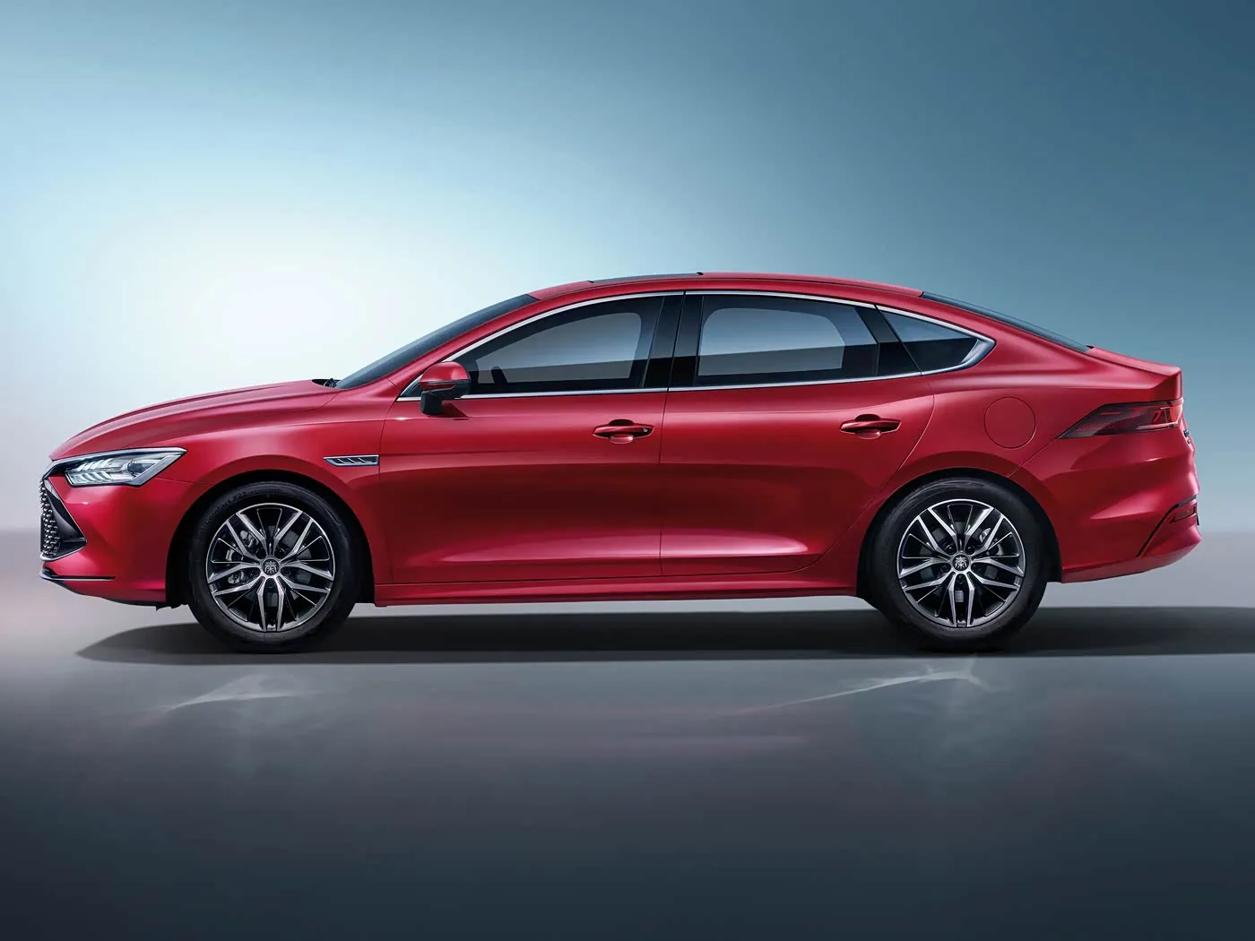 BYD Qing Plus רכב שטח חשמלי היברידי רכב אנרגיה חדש רכב EV משופר מנוע EV היגוי שמאלי סדאן מותאם למנוע חיפוש