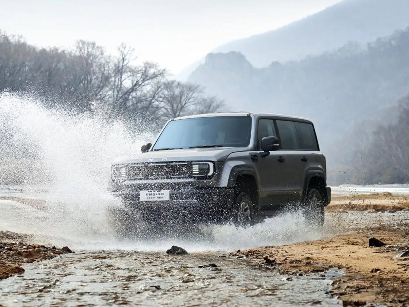 בייג'ינג שטח BJ40 SUV קומפקטי 4WD, מיכל 85 ליטר ובסיס גלגלים ארוך עם מצלמה פנורמית