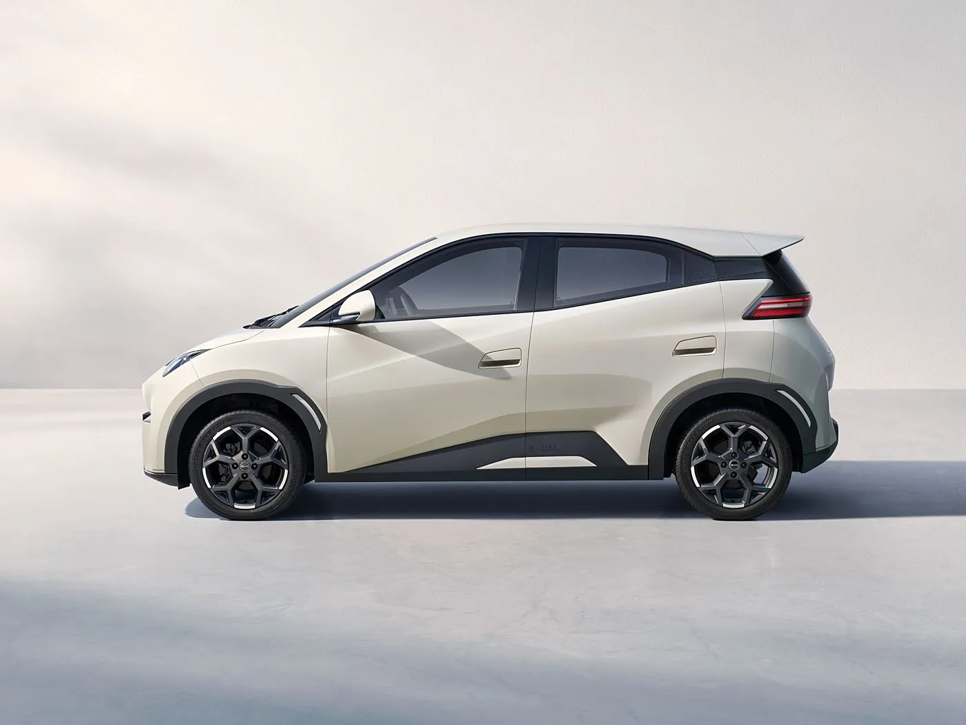 BYD Seagull EV Hatchback Mini Smart SUV הנעה קדמית עם מצלמה אחורית רכב אנרגטי חדש מופעל על ידי ליתיום מכירה חמה