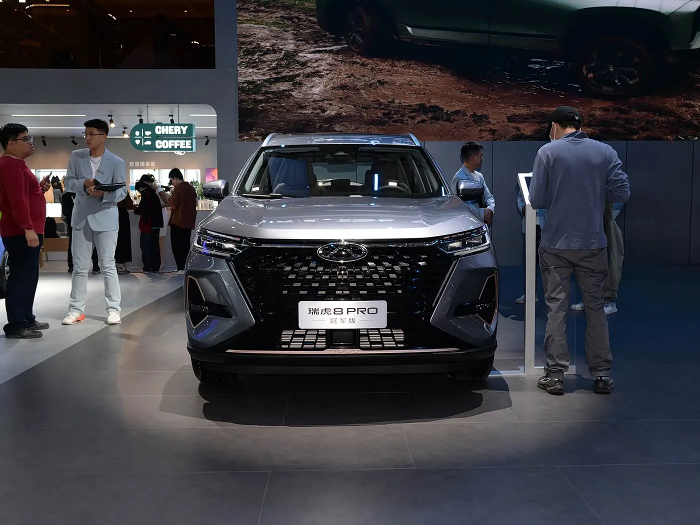 Chery Tiggo 8 Pro יוקרה משפחתית SUV תיבת הילוכים אוטומטית מצלמה אחורית R18 שמאל בנזין מושבי עור כהה Euro VI פליטת AWD
