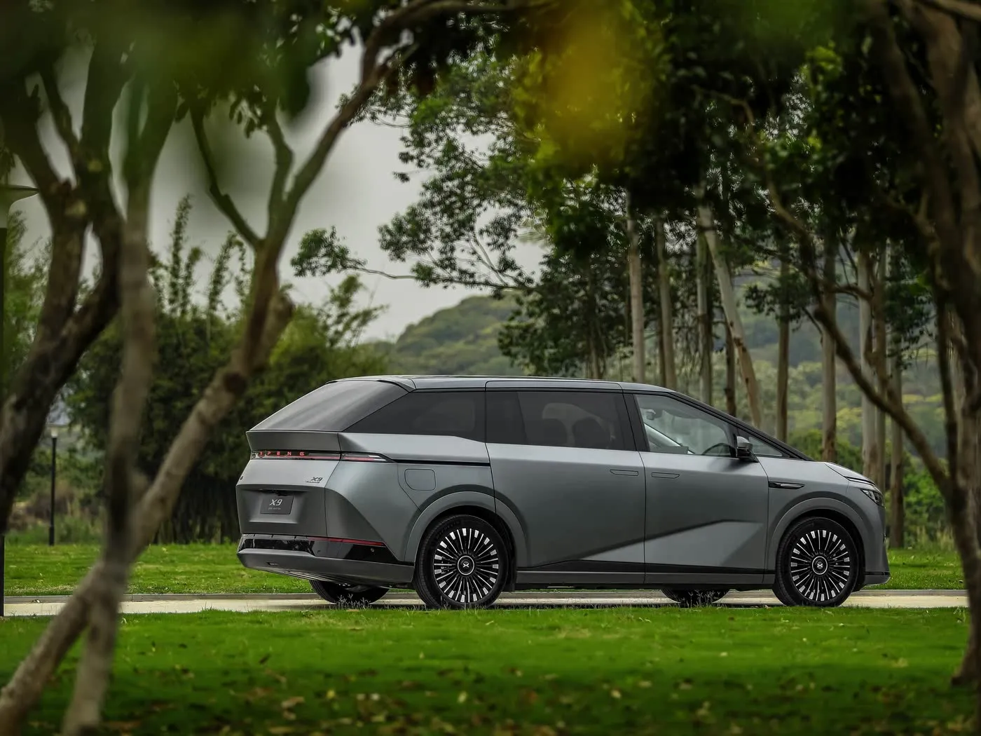 Xpeng X9 לטווח ארוך MPV SUV היגוי שמאלי חשמלי טהור מחיר תחרותי רכב אנרגיה חדש