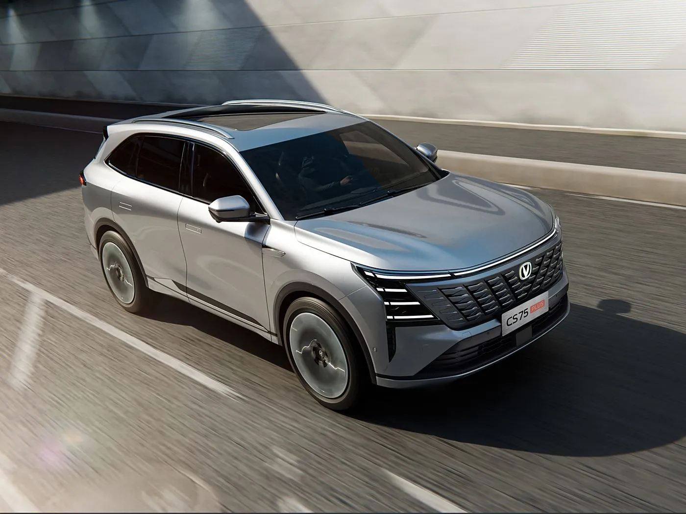 Changan CS75 PLUS 1.5T/2.0T רכב שטח קומפקטי עם L2.5 Assist, מסך מגע 15.6 אינץ' ובסיס גלגלים ארוך